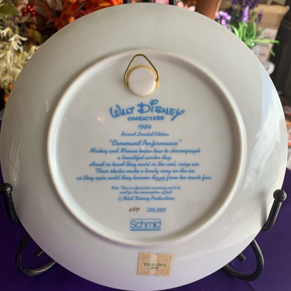 Schmid Disney Collector Plate“Command Performance” - Picture 2 of 3